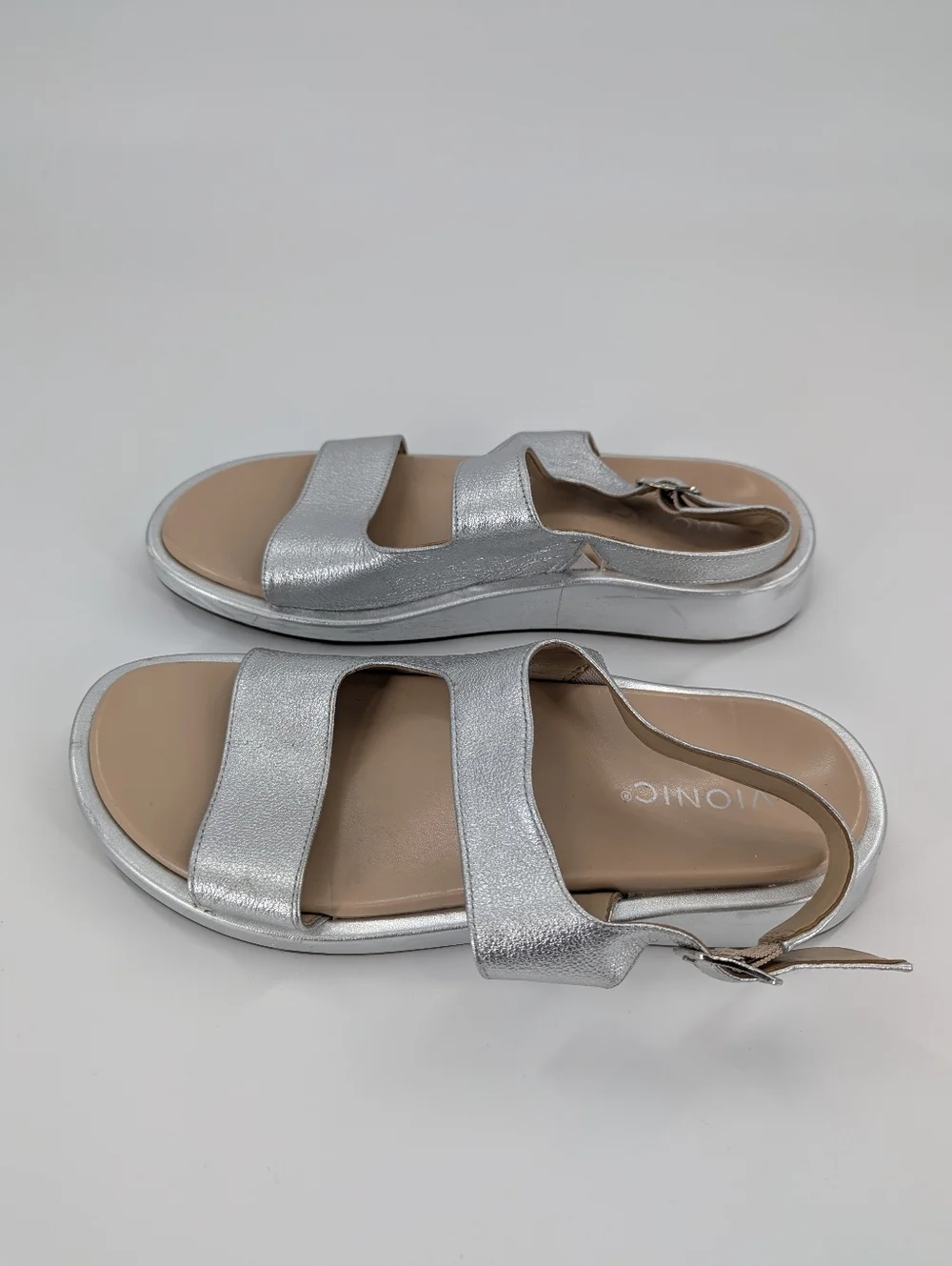 Vionic Madera Silver Metallic Slingback Flat Sandals Leather Flatform 10M Comfy